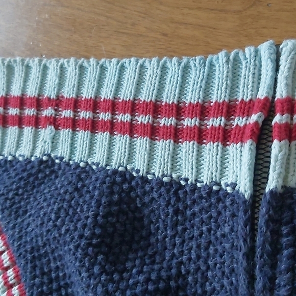 FULL zip knitted cabin sweater cardigan Made in Canada Size small - Picture 9 of 9
